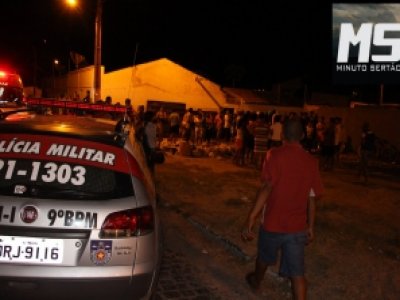 Jovem é assassinado com vários tiros na frente de casa em Delmiro Gouveia