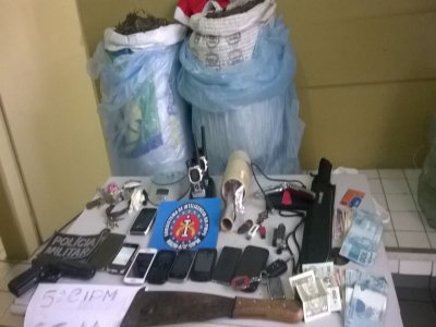 Polícia apreende 25kg de maconha e prende seis pessoas em Gravatá, PE