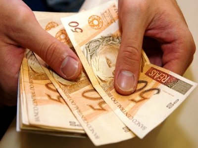 Governo publica decreto que reajusta salário mínimo para 2015