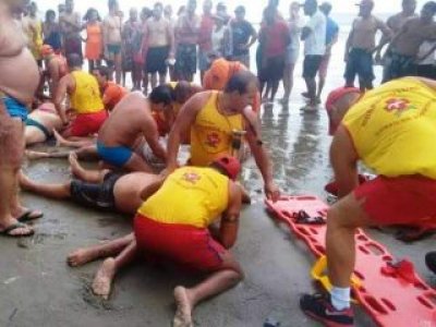 Quatro banhistas morrem ao serem atingidos por um raio no litoral de SP