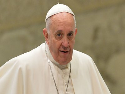 Papa reza pelas vítimas do atentado contra a revista Charlie Hebdo