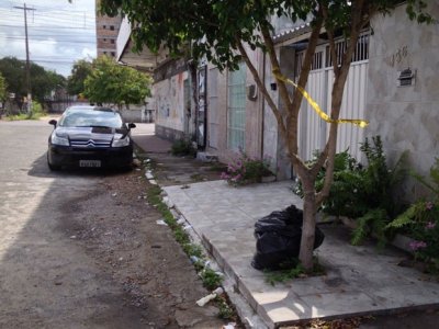 Homem é morto com dez tiros na frente de bar da Zona Norte do Recife