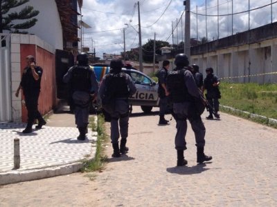 Detentos e agentes se enfrentam em confusão em presídio do Recife