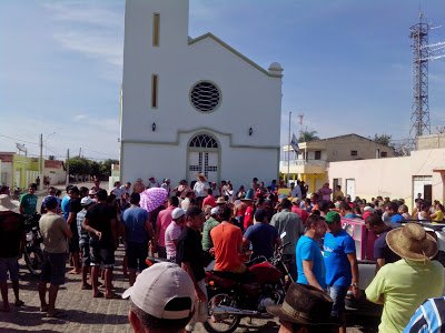 Mais de 1000 pessoas protestaram contra a COMPESA no Distrito de Fátima