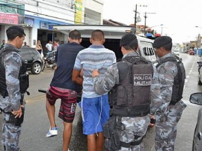 Jovens são presos com arma de fogo em São Miguel dos Campos