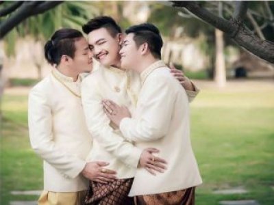 'Aceito. Aceito. Aceito': Três homens se casam em união tríplice na Tailândia