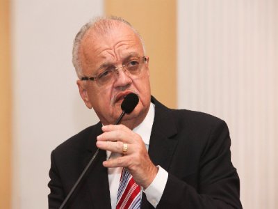 Guilherme Uchôa assume Governo de Pernambuco na quarta-feira