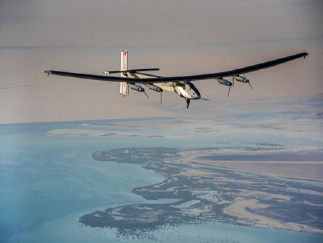 Avião Solar Impulse 2 inicia com sucesso volta ao mundo histórica