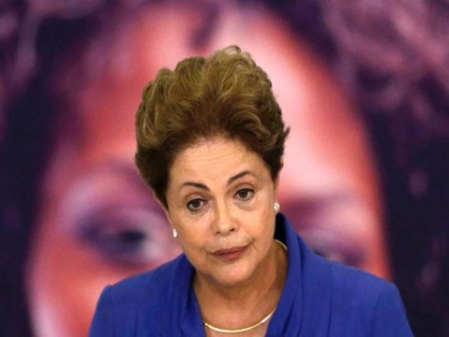 Dilma é recebida em São Paulo com vaias e gritos de 'fora PT!'