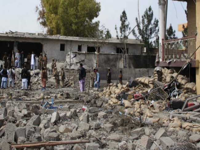 Atentado suicida deixa 7 mortos e 41 feridos no Afeganistão