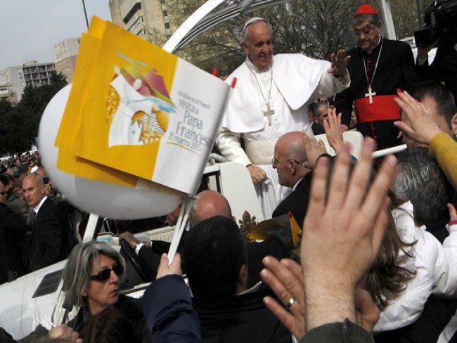 Papa afirma que a corrupção é suja e que uma sociedade corrupta fede