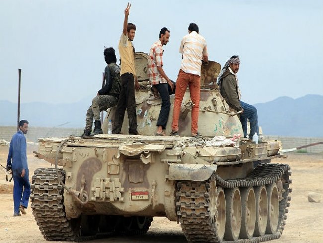 Forças contrárias ao presidente do Iêmen assumem controle de base perto de Aden