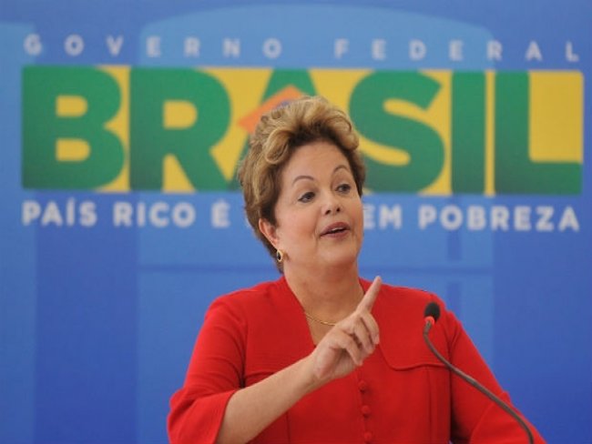 PT pede a Dilma que se aproxime de movimentos sociais