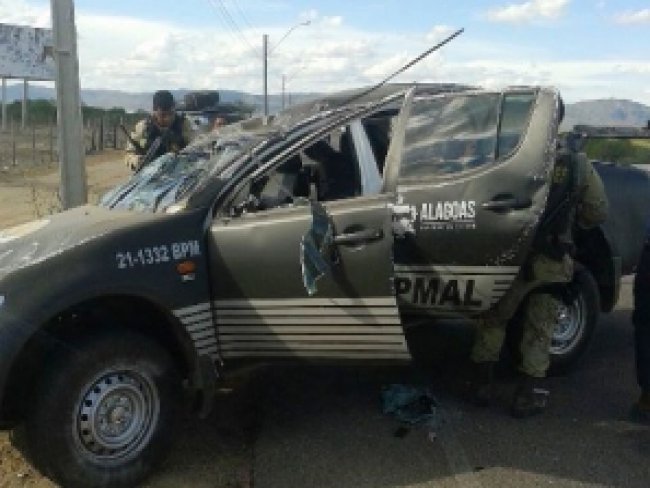 Capotamento de viatura deixa quatro policiais feridos em Delmiro Gouveia