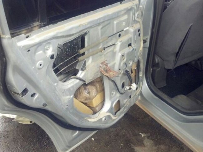 Homem é preso com maconha escondida em lataria de carro, em PE