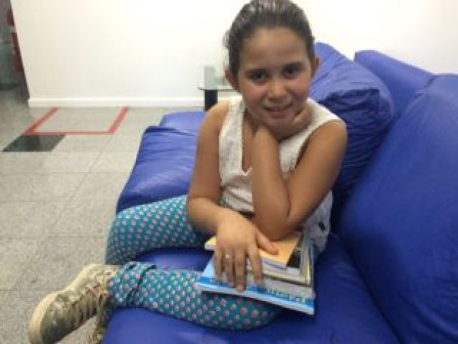 Criança de Mata Grande busca apoio para abrir biblioteca pública na cidade