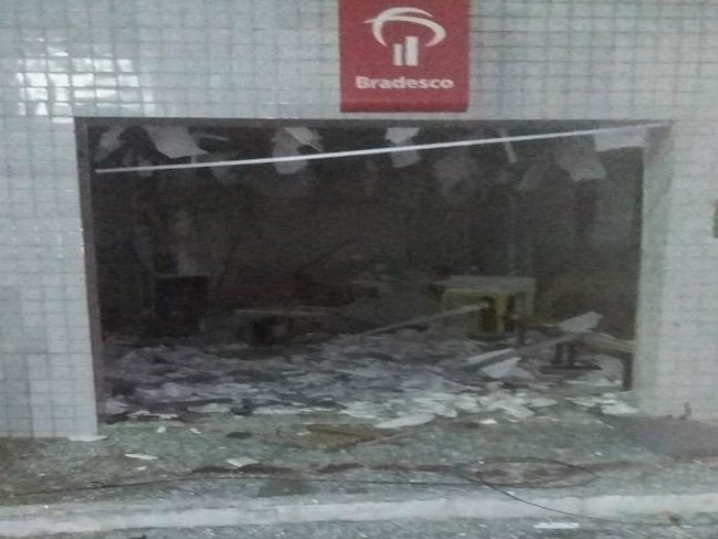 Bandidos explodem caixa eletrônico em Casinhas, no Agreste
