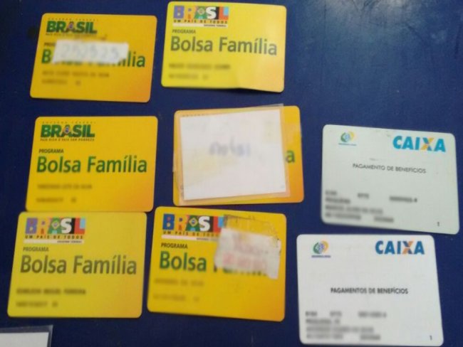 PM apreende R$ 37 mil em cheques e cartões do Bolsa Família, no Agreste
