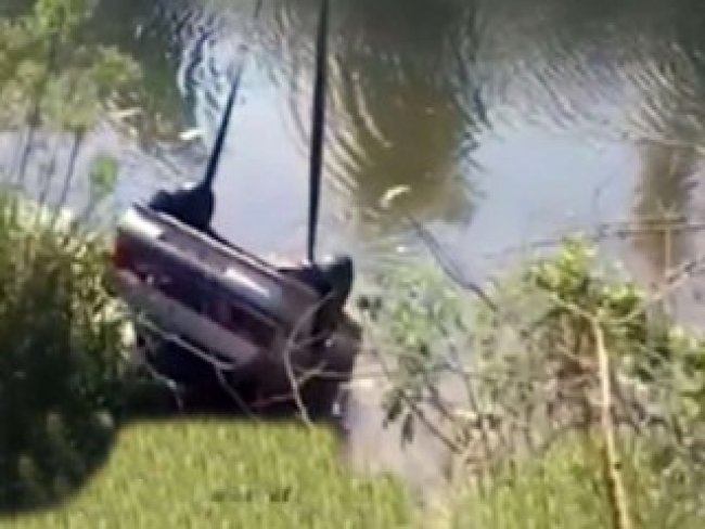 Mundo: Carro cai em rio enquanto casal fazia sexo; mulher morre