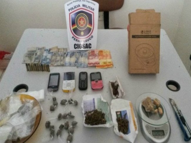 Três mulheres e homem são detidos por tráfico de drogas em Bezerros