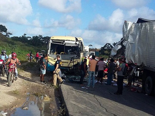 Grave acidente na BR-101 deixa um morto e feridos na Zona Sul do Recife