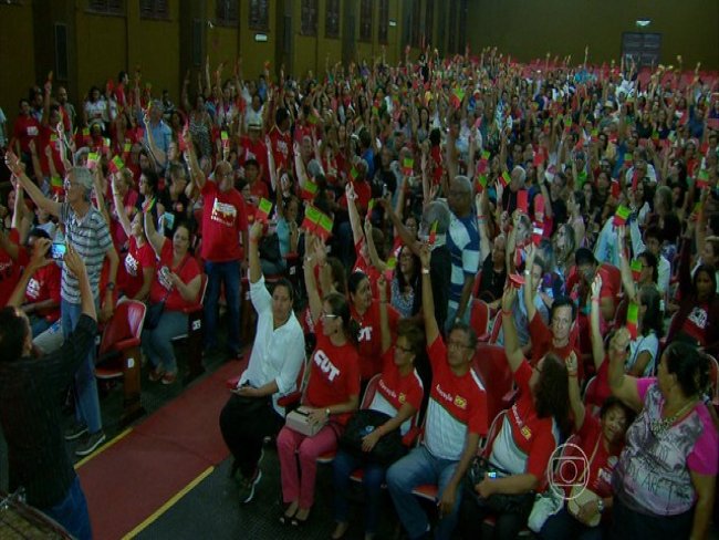 Professores aceitam aumento de 7% e greve chega ao fim em Pernambuco