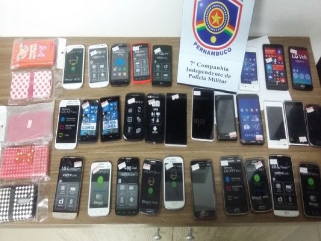 Santa Maria: Menor de 16 anos é apreendida com comparsa de 18 por tentativa de roubo a loja de celulares