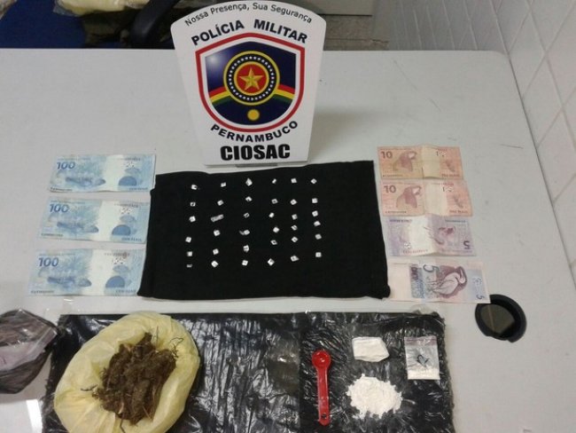 Jovem é detido com 36 micropontos de LSD e cocaína em Caruaru, PE