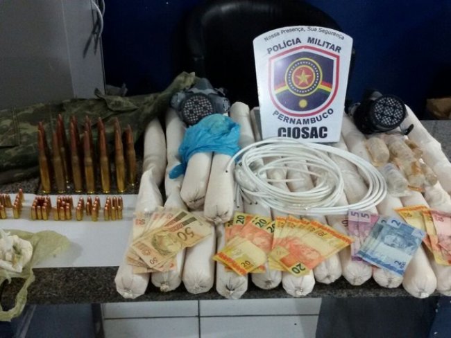 Polícia apreende 14 dinamites e materiais explosivos em Petrolina, PE