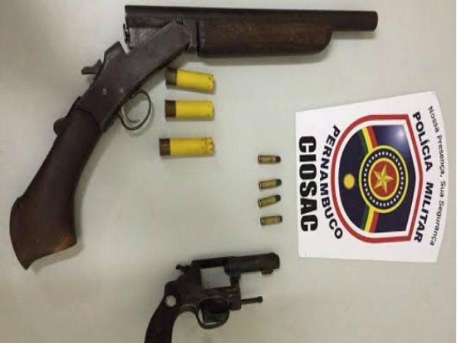 Após denúncia, polícia prende dois homens com armas em Bezerros
