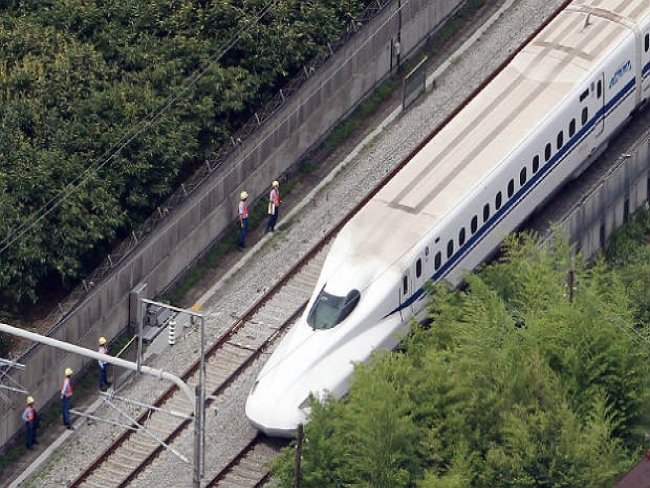 Dois mortos em incêndio em trem de alta velocidade japonês