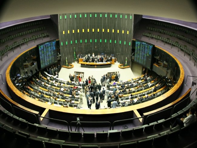 CPI da Petrobras e reforma política devem movimentar Câmara nesta semana