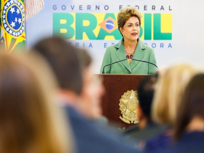 Dilma diz a jornal que não vai cair