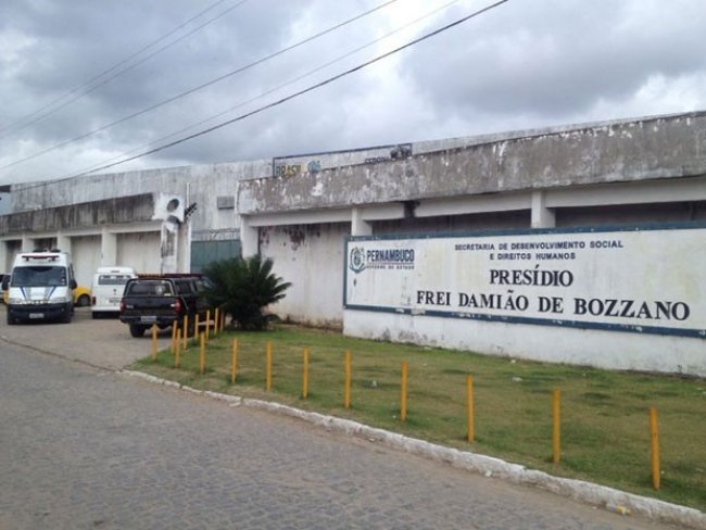 Dois detentos fogem de presídio do Complexo do Curado, no Recife