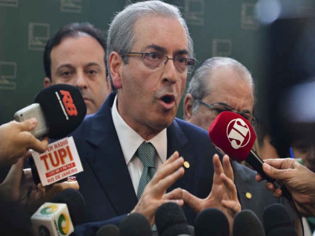 Após romper com Dilma, Cunha diz que vai analisar pedidos de impeachment com fundamentos legais