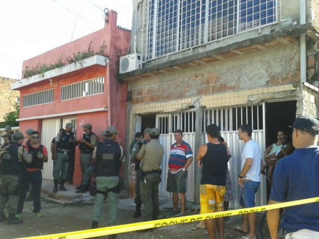 Policial militar é encontrado morto dentro de casa, no Recife