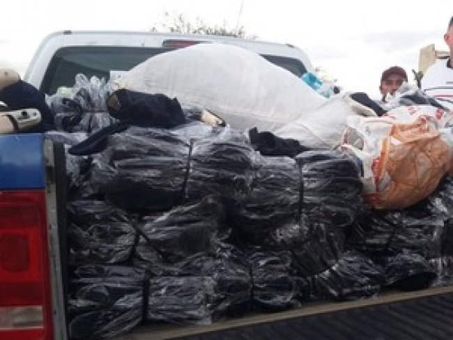Grupo suspeito de roubar cargas é detido com mil peças de roupa em PE