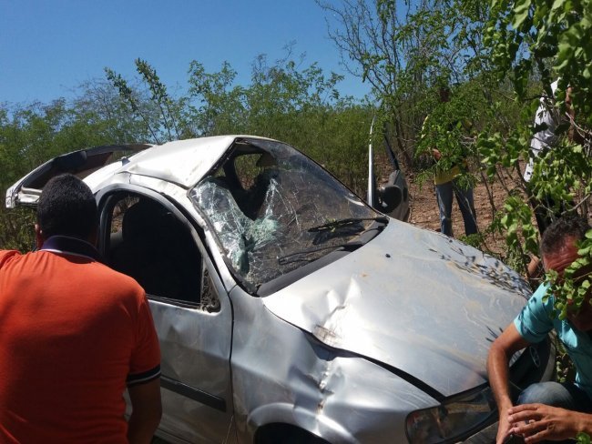 Acidente de carro deixa um morto e vários feridos em Mata Grande-AL