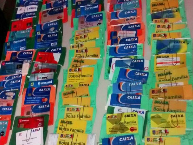 Empresários são presos com cartões do Bolsa Família, em Carpina