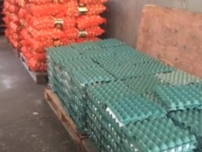 Polícia encontra R$ 106 mil em cargas de frango, ovos e produtos de higiene