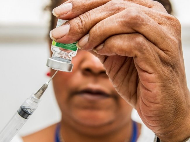 Profissionais de saúde começam a ser vacinados contra H1N1 em PE