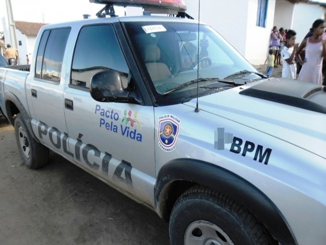 POLICIA APREENDE 45 PEDRAS DE CRACK EM PETROLÂNDIA; NO SERTÃO