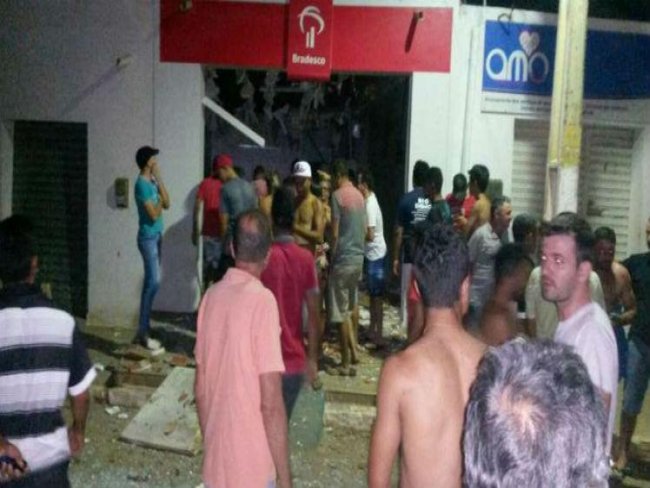 Grupo explode agência do Bradesco de Santa Filomena, no Sertão