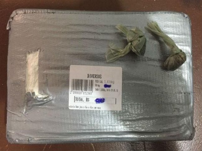 Mais de 1 kg de cocaína é apreendido dentro de van em Arcoverde