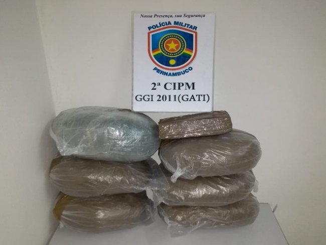 Mais de 6kg de maconha são apreendidos em abordagem policial na BR-428, em Cabrobó