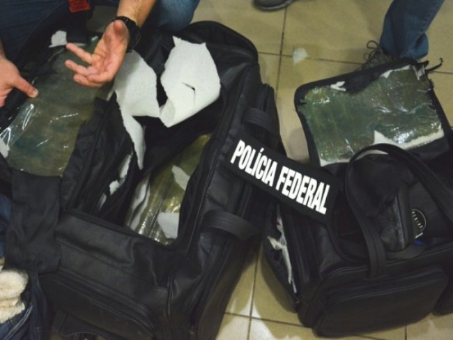 Homem é preso por tráfico internacional ao transportar cocaína líquida no Aeroporto do Recife