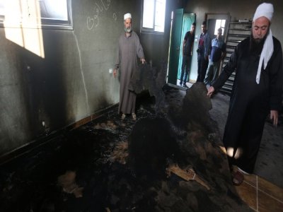Colonos judeus incendeiam mesquita na Cisjordânia
