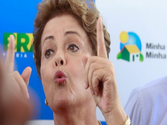 Boato de que Dilma Rousseff aprovou a implantação de chips nos brasileiros é falso; Entenda