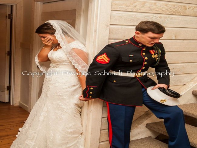 Noivos oram a Deus antes de casamento e foto do momento se torna viral nas redes sociais