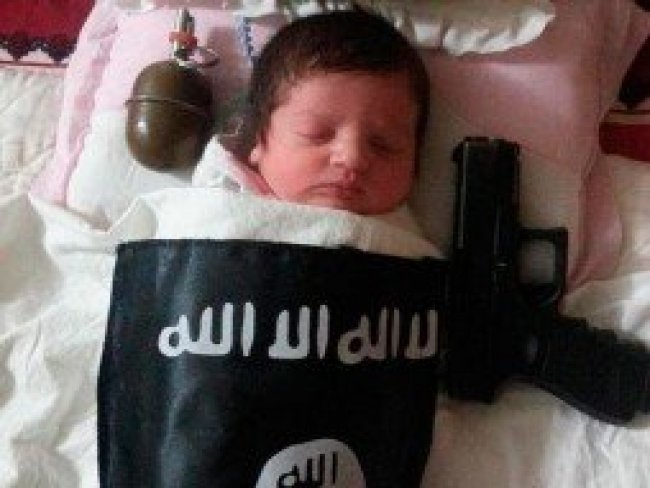 Terroristas islmicos explodem beb em treinamento 